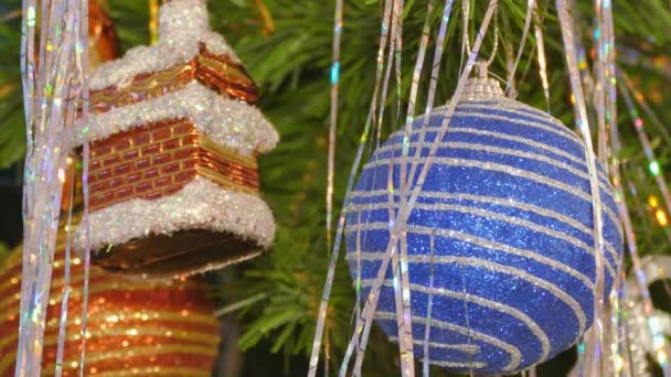 Giocattolo di decorazione di filmati su un albero di Natale — Video Stock