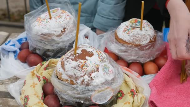 Das glorreiche Osterfest. Christus ist auferstanden. Heiligung, gekennzeichnet mit Weihwasser. — Stockvideo