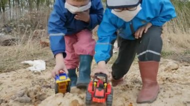 Ekoloji. Döküm, anneleri ile birlikte kontamine alan genç çocuklarda gelecekte yaşamak.