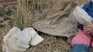 Ekoloji. Döküm, anneleri ile birlikte kontamine alan genç çocuklarda gelecekte yaşamak.