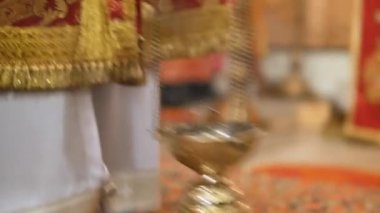 Paskalya şanlı Bayramı. Mtsensk Merkez Meydanı. Mesih risen olduğunu. Sallanan buhurdan.