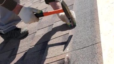 Bina. Yumuşak bir çatı döşeme.