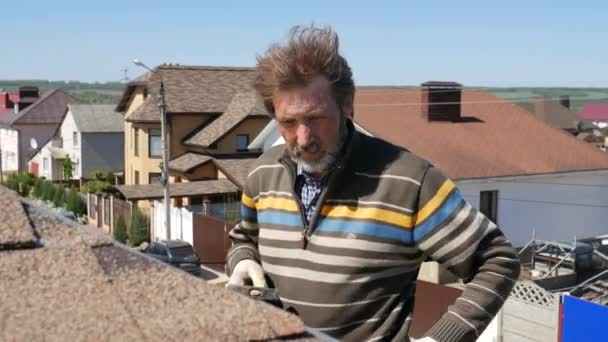 Building. Laying a soft roof. — Stock Footage Building. Laying a soft roof. Stock Footage