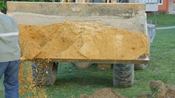 Die Arbeit von Spezialgeräten bei der Reparatur von Straßen — Stockvideo