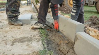 Mtsensk, Rusya Federasyonu 23 Mayıs 2017 Editörden - inşaat, trafiğe kapalı alanda yeniden inşası - kaldırım. Ultra Hd 4k