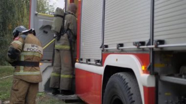 Efremovskay street, Mtsensk, Rusya Federasyonu, 2017.05.10. Editör - felaket. Yangın kamyon iş yanıyor.