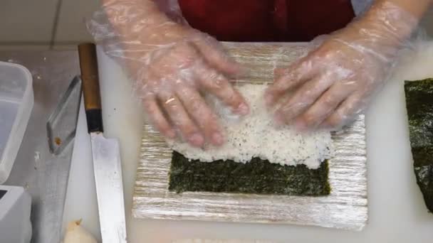 寿司和面包卷。烹饪 — 图库视频影像