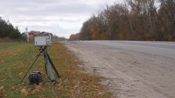 Policejní radar na silnici — Stock video