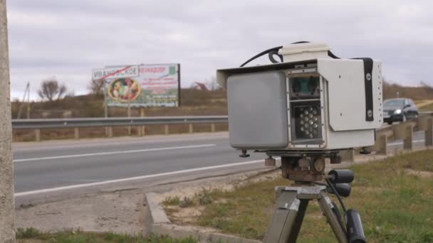 Orlovskaja oblast, Rusland, 08.10.2017, Editorial: politie radar op de weg — Stockvideo