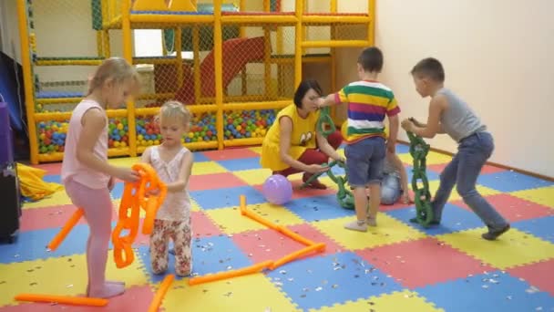 Childrens indoor games. — Stock Video