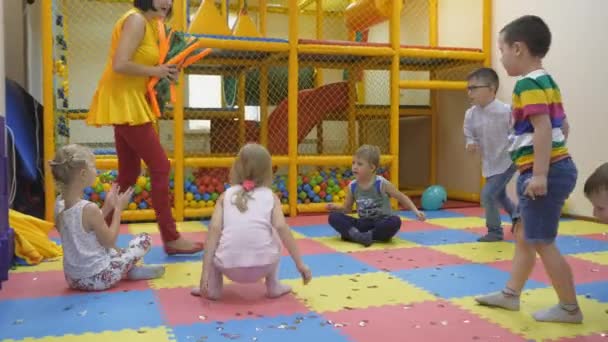 Childrens indoor games. — Stock Video