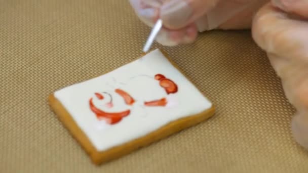 El chef pastelero realiza hábilmente el pedido de vacaciones . — Vídeo de stock