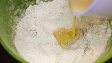 Pasta şefi ustaca tatil sipariş gerçekleştirir.