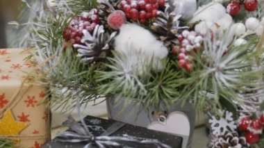 Festival süsleri. Tasarımcısı dekoratör eseri. Noel arifesinde.