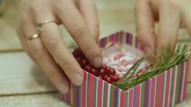 Festival süsleri. Tasarımcısı dekoratör eseri. Noel arifesinde.