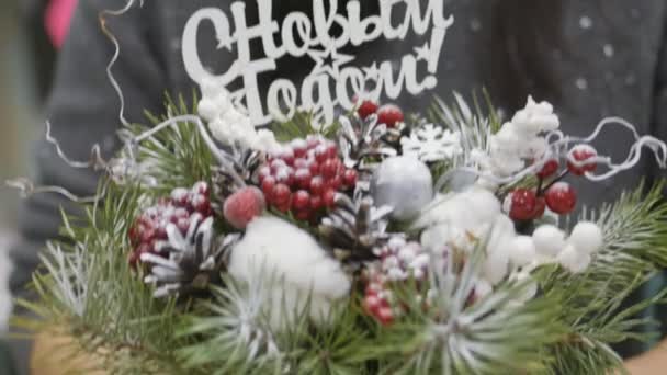 Festive decorations. The work of a designer-decorator. On the eve of Christmas. — Stock Video