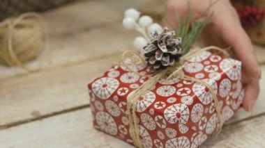 Festival süsleri. Tasarımcısı dekoratör eseri. Noel arifesinde.