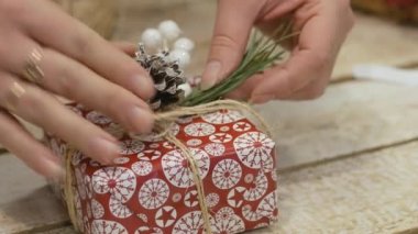 Festival süsleri. Tasarımcısı dekoratör eseri. Noel arifesinde.