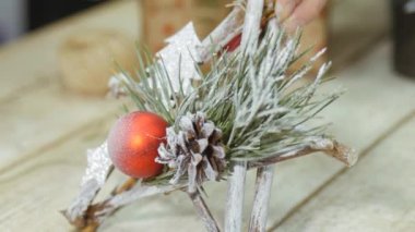 Festival süsleri. Tasarımcısı dekoratör eseri. Noel arifesinde.