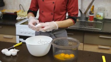 Pasta şefi ustaca tatil sipariş gerçekleştirir.