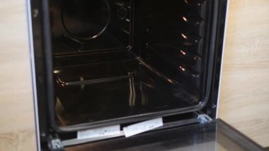 Pasta şefi ustaca tatil sipariş gerçekleştirir.
