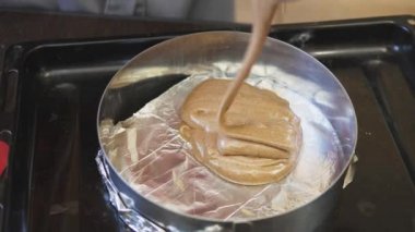Pasta şefi ustaca tatil sipariş gerçekleştirir.