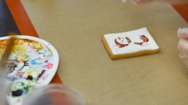 Pasta şefi ustaca tatil sipariş gerçekleştirir.