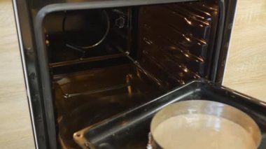 Pasta şefi ustaca tatil sipariş gerçekleştirir.