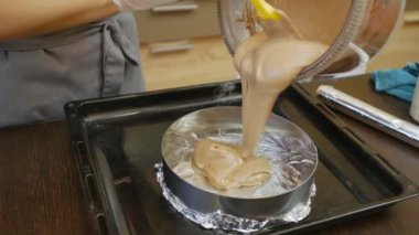 Pasta şefi ustaca tatil sipariş gerçekleştirir.