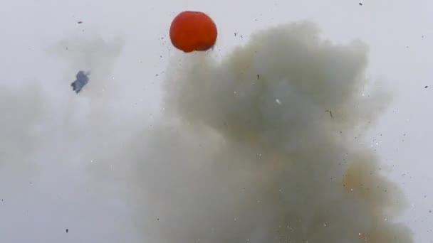Вибух саморобних вибухових пакетів — стокове відео