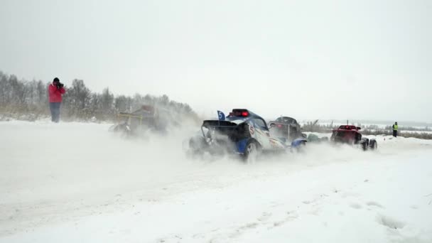 20 januari 2018 Rusland, Orel - autocross, buggy's machines. Winter auto racen op zelf-gemaakte auto 's. — Stockvideo