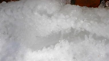 dondurulmuş beyaz su damlaları