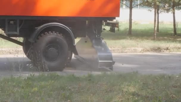 도로 와 도로 표면을 청소하는 기구. — 비디오