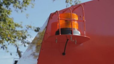 Caddeleri ve yol yüzeylerini temizlemek için ekipman.