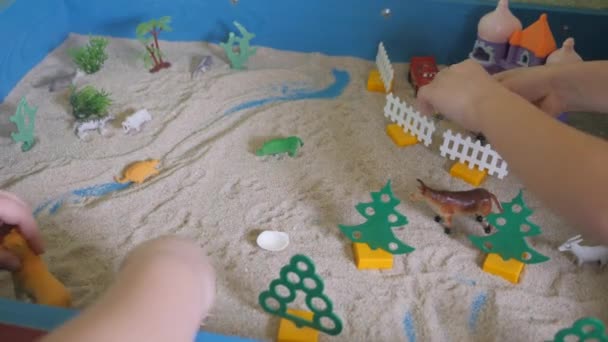 Childrens sand therapy. Childrens games with sand. Educational activities in the game room. — Wideo stockowe