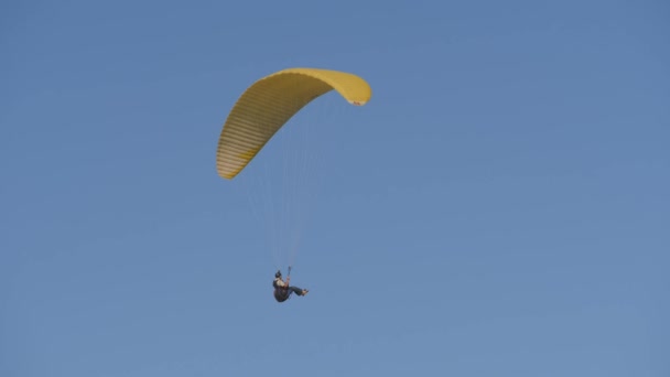 Paraglider. Glider op een opblaasbare vleugel. — Stockvideo