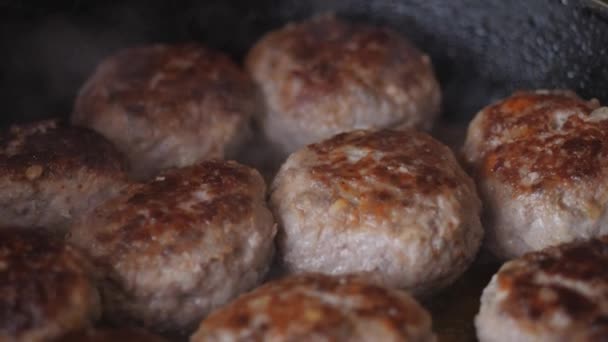 Home Cooking Roasting Meatballs Sunflower Oil Cast Iron Skillet Oil — Stock Video