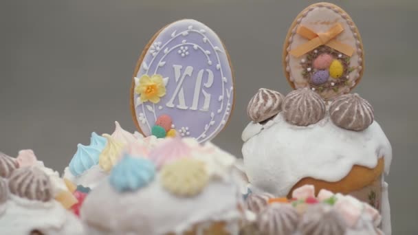 Easter. Easter cakes and eggs in anticipation of the consecration. — Stock Video