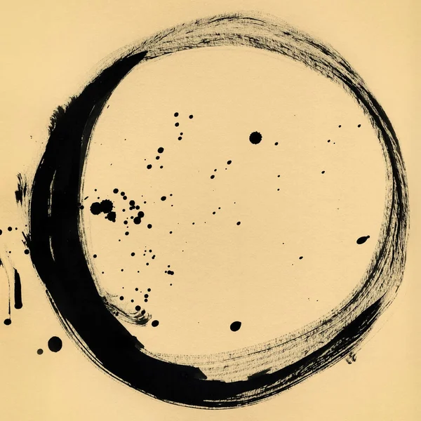 Svarta penseldrag i form av en cirkel. Ritning skapade i bläck skiss handgjorda teknik. Svart och vitt. — Stockfoto