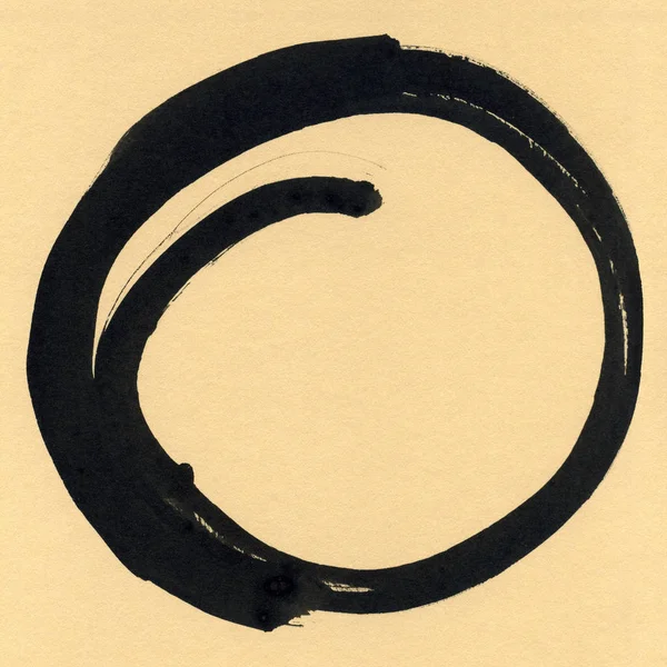 Svarta penseldrag i form av en cirkel. Ritning skapade i bläck skiss handgjorda teknik. — Stockfoto