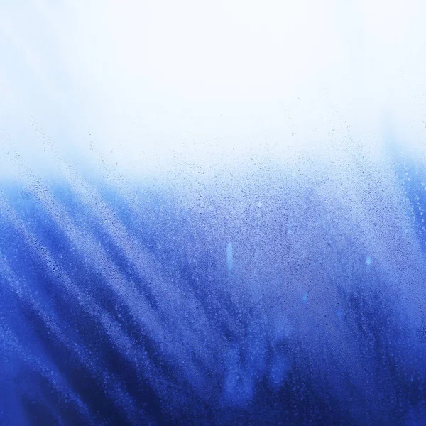 표면에 응축하는 추상적 파란색 — 스톡 사진