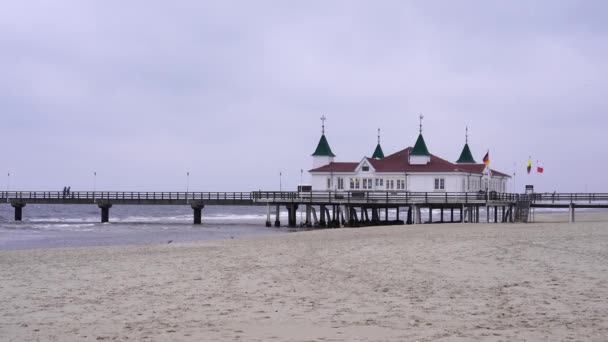 Die Seebrücke Von Ahlbeck — Stockvideo