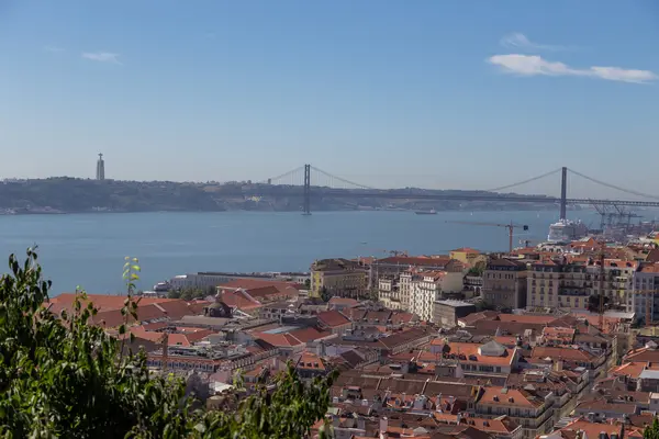 Uitzicht op reis Lissabon van kasteel sao jorge — Stockfoto