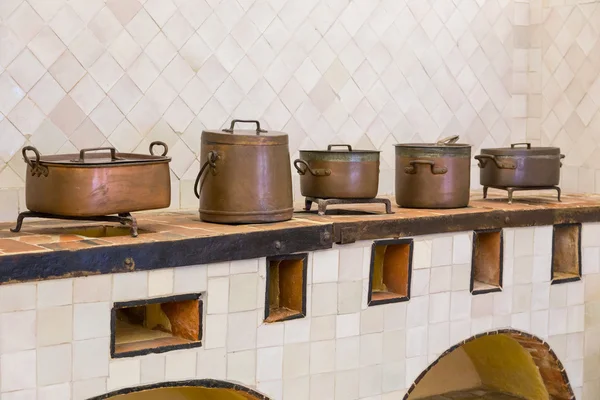 Cocina antigua interior con utensilios de cocina vintage — Foto de Stock