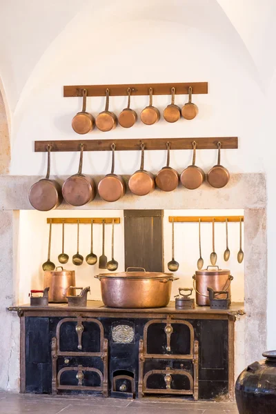 Cocina antigua interior con utensilios de cocina vintage — Foto de Stock