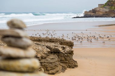 Atlantik Sahili surfs bulutlu gün ile