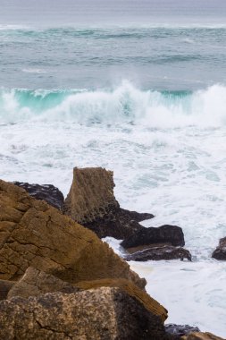 surfes bulutlu günde ile Atlantik kıyı şeridi