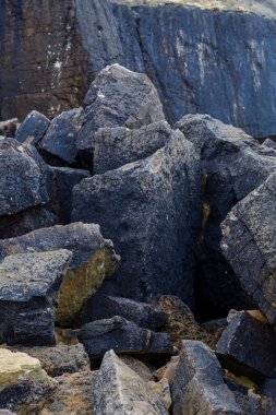 Atlantik kıyı şeridi roks bulutlu günde