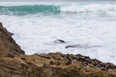 surfes bulutlu günde ile Atlantik kıyı şeridi