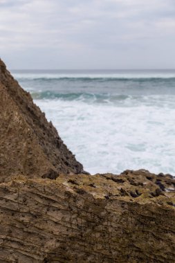 surfes bulutlu günde ile Atlantik kıyı şeridi